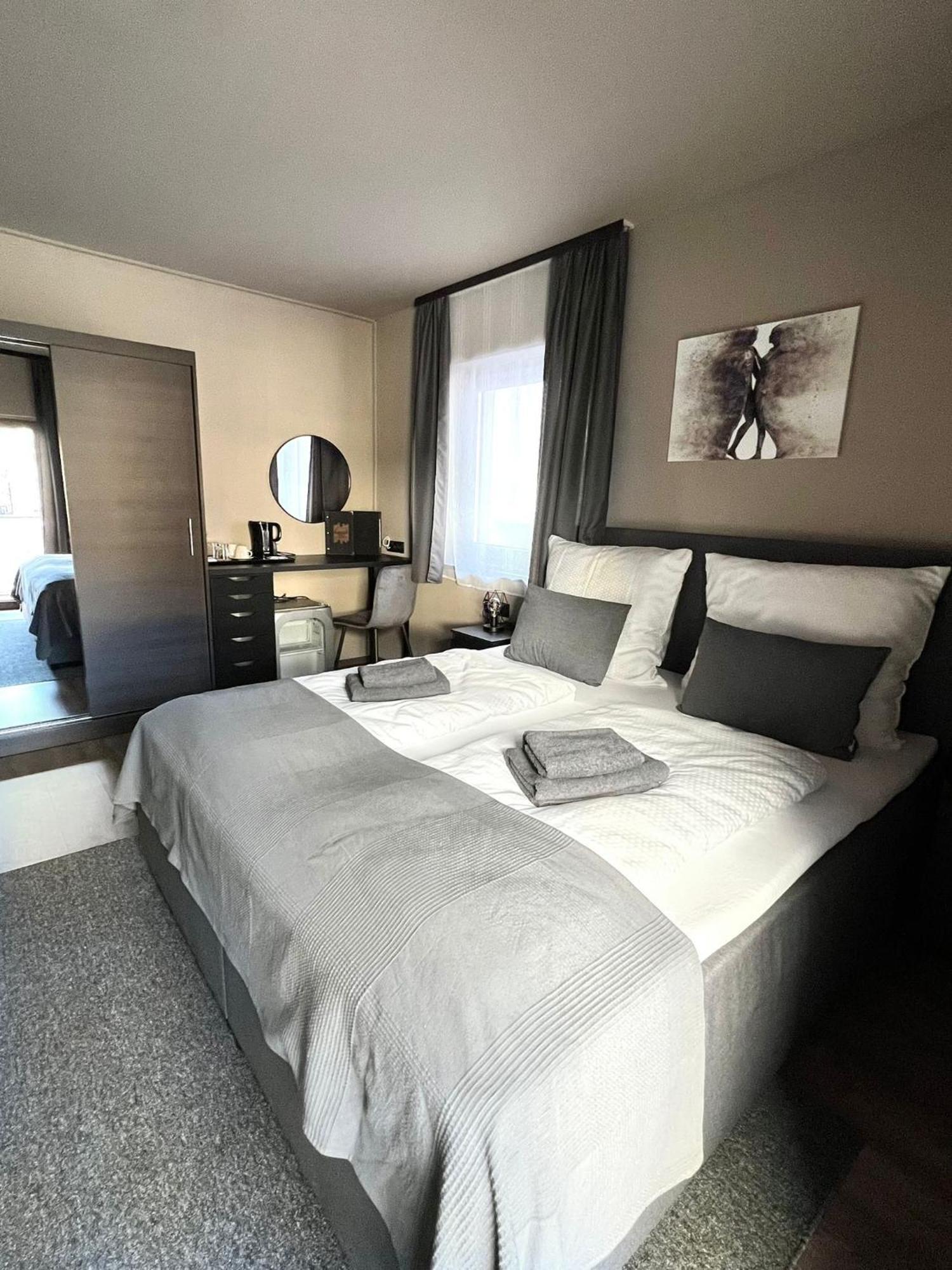 The Steakhouse - Guest Rooms Санкт-Йохан Экстерьер фото